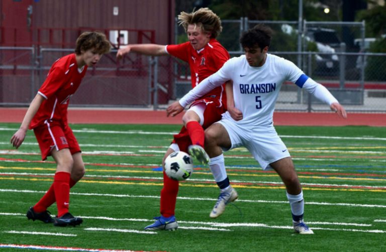 Branson boys getting hot as playoffs begin