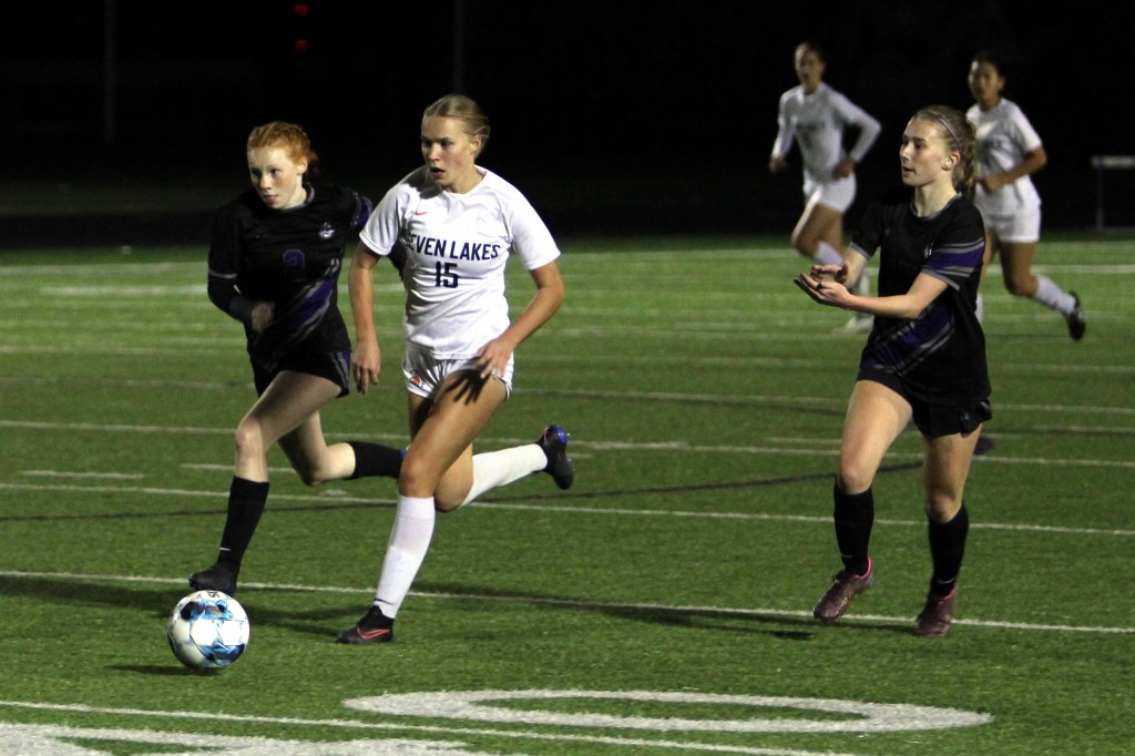 Texas HS Girls: Fulshear vs. Seven Lakes – Photos