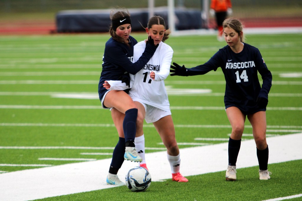 I-10 Shootout: Atascocita vs. Friendswood &amp;#8211; Photos