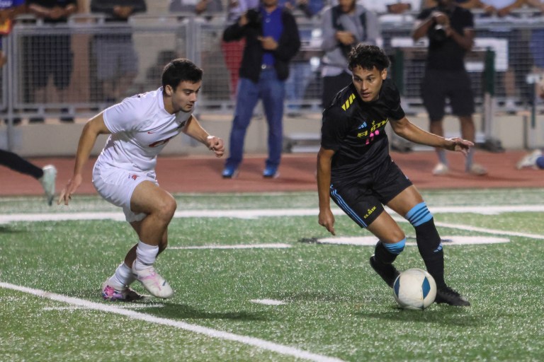 TX Playoffs: Borjas nets three as Elsik take Seven Lakes down