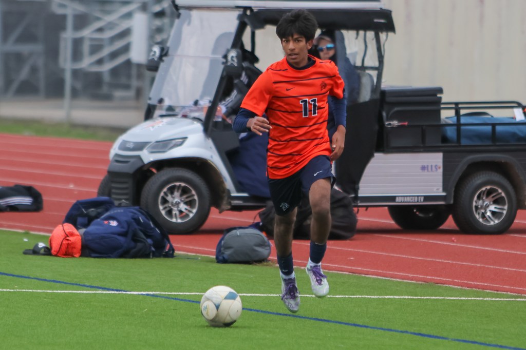 Texas HS: Seven Lakes vs. Dekaney – Photos