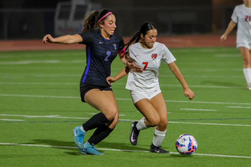 Texas HS: Taylor vs. Katy – Photos