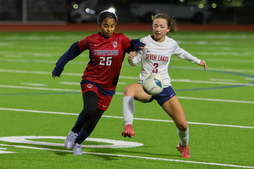 Texas HS: Tompkins vs. Seven Lakes – Photos