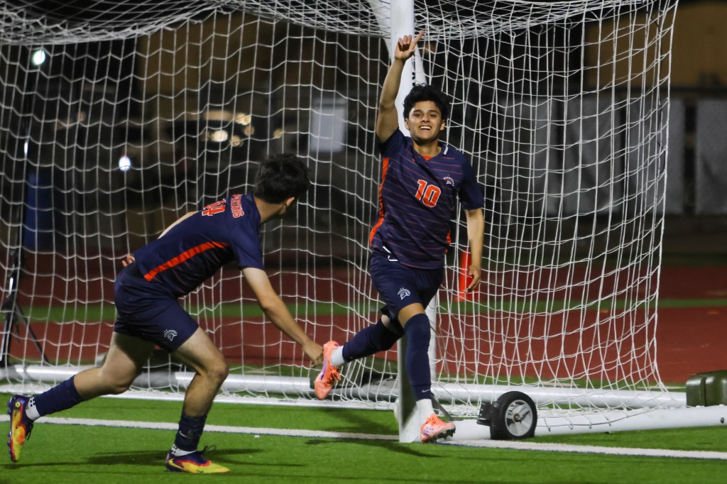 Texas HS: Seven Lakes beat Taylor 4-0 to continue undefeated