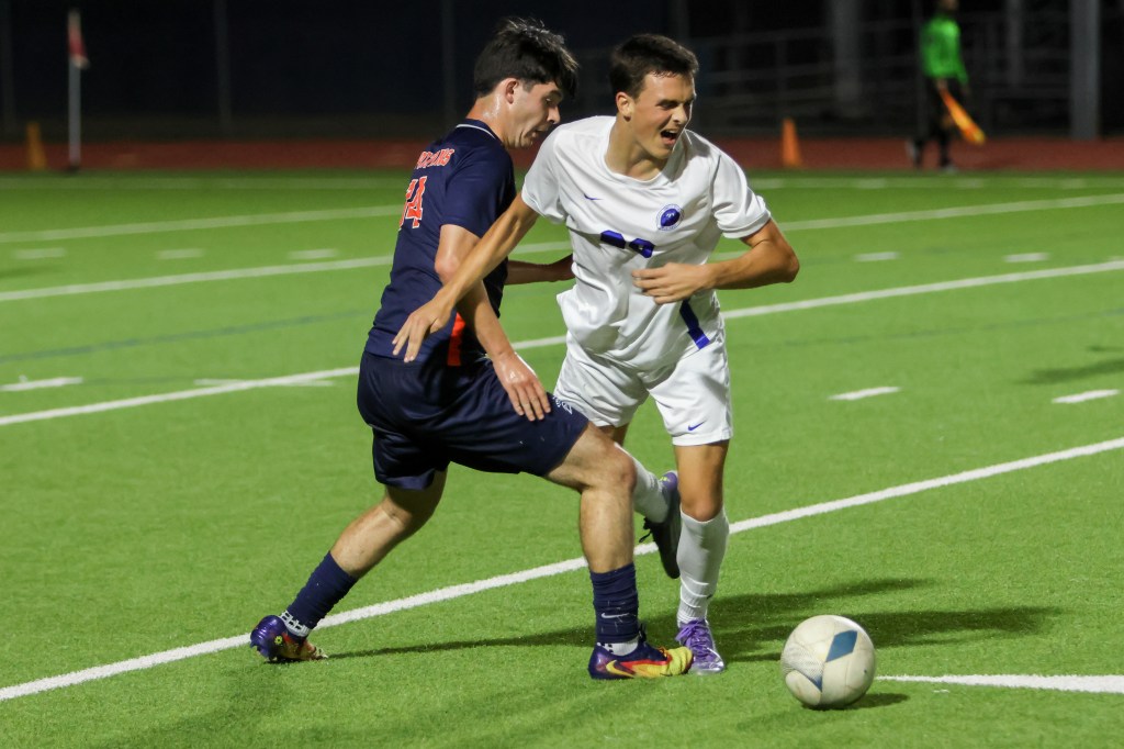 Texas HS: Seven Lakes vs. Taylor – Photos