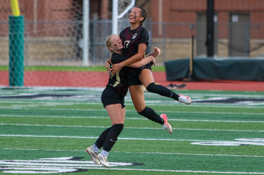 Texas HS Playoffs: Summer Creek overcome Travis in the area round