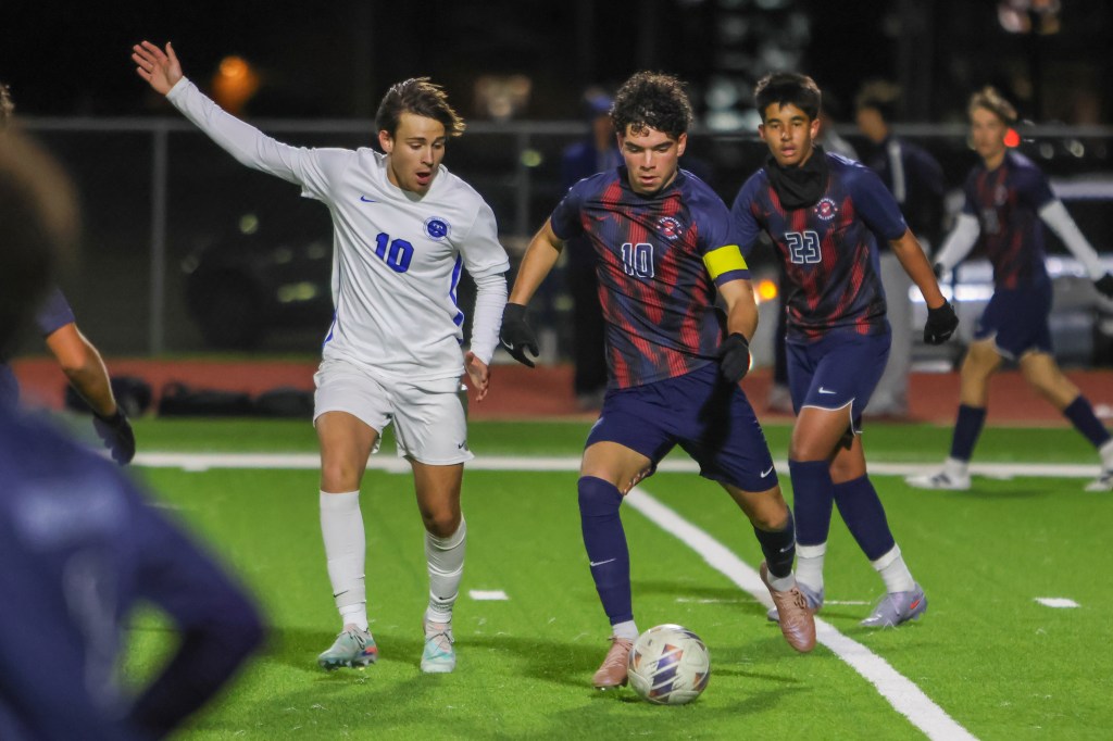 Texas HS: Tompkins vs. Taylor – Photos